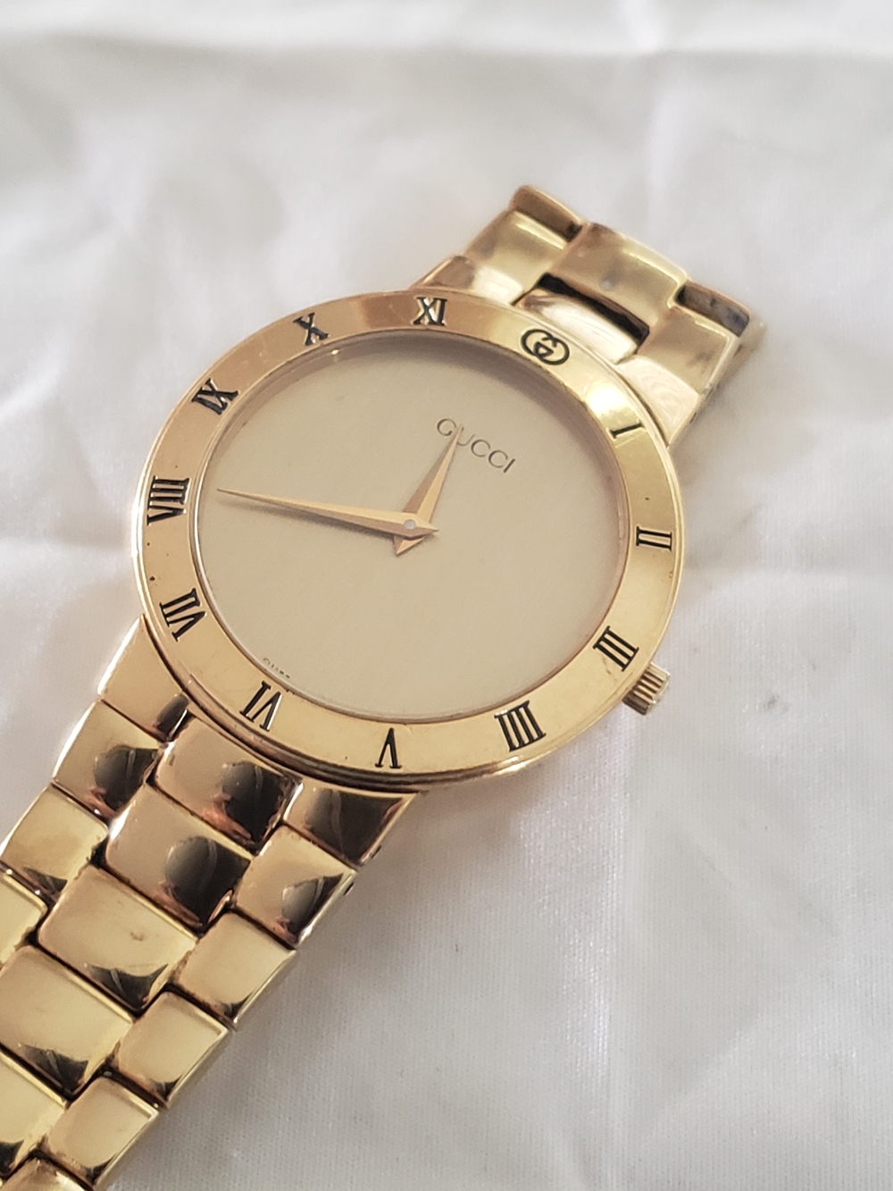 Vintage 90s Gucci 3300.2.M Gold Plated Watch - Midsize 33mm